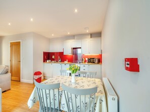 Dining - 2 bedroom accommodation in Low Hunsley, Cottingham (Low Hunsley, Cottingham)