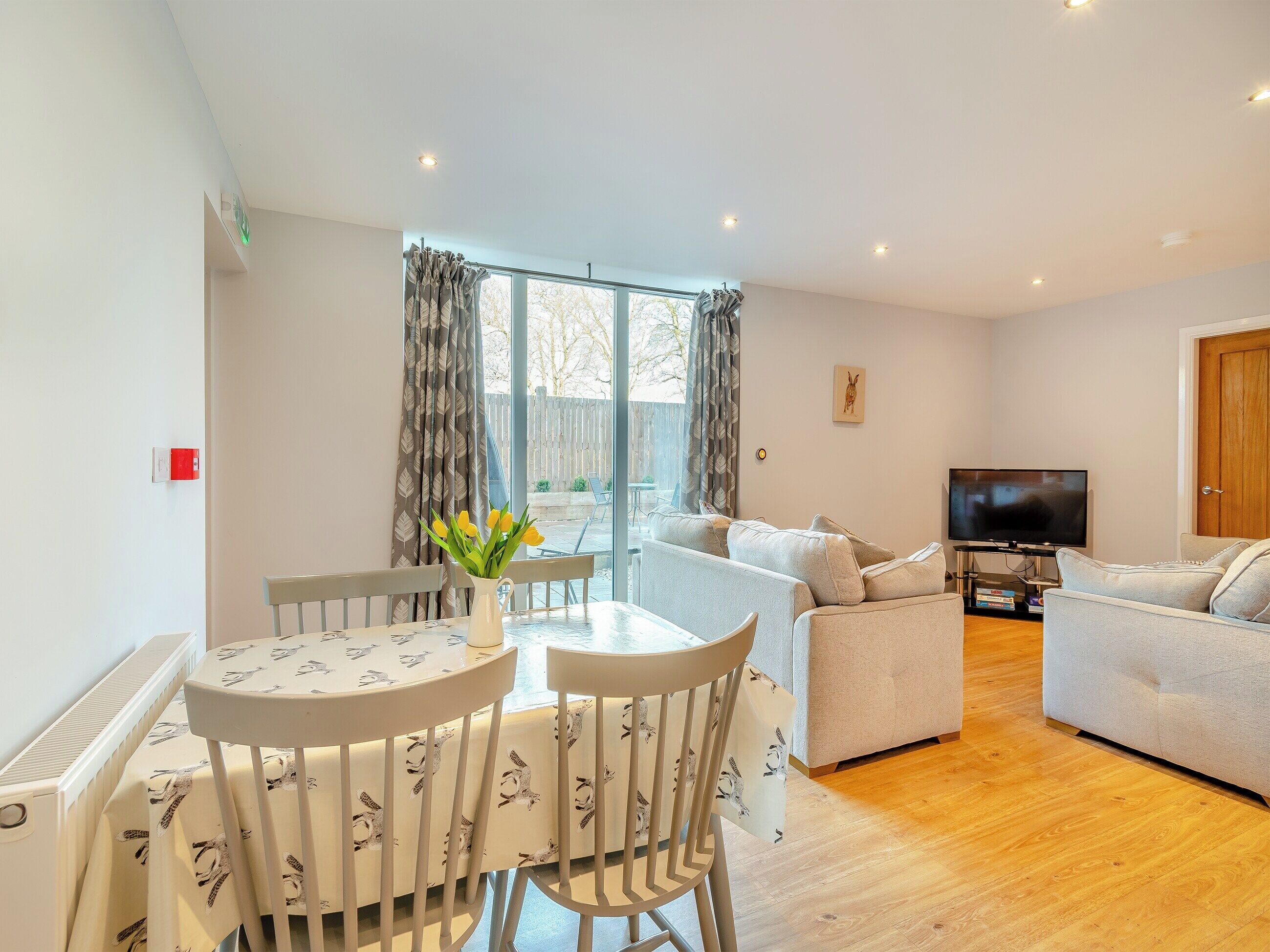 2 Bedroom Accommodation In Low Hunsley, Cottingham - Beverley