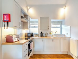 Private kitchen - 1 bedroom accommodation in Low Hunsley, Cottingham (Low Hunsley, Cottingham)