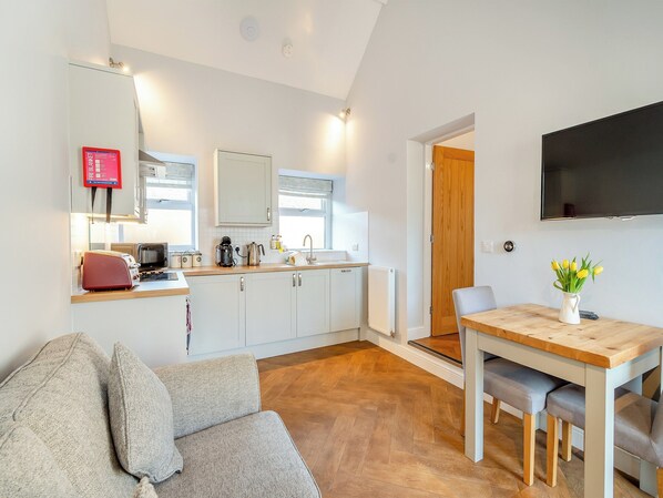 Living area - 1 bedroom accommodation in Low Hunsley, Cottingham (Low Hunsley, Cottingham)