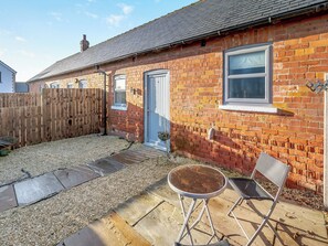 Terrace/patio - 1 bedroom accommodation in Low Hunsley, Cottingham (Low Hunsley, Cottingham)