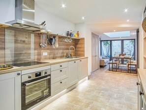 Dishwasher - 3 bedroom accommodation in Cowes (Cowes)
