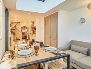 Interior - 3 bedroom accommodation in Cowes (Cowes)