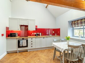 Private kitchen - A lovely 1st floor apartment with views towards the open fields. (Low Hunsley, Cottingham)