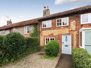 Exterior - A lovely traditional brick and flint Norfolk cottage in a great location. (East Rudham, Near King&rsquo;s Lynn)