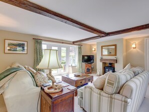 TV, fireplace - A lovely, spacious holiday cottage in an Area of Outstanding Natural Beauty. (Stiffkey)