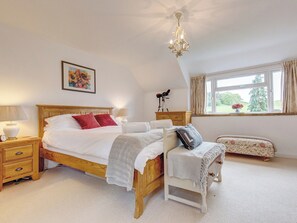 3 bedrooms, free WiFi - A lovely, spacious holiday cottage in an Area of Outstanding Natural Beauty. (Stiffkey)