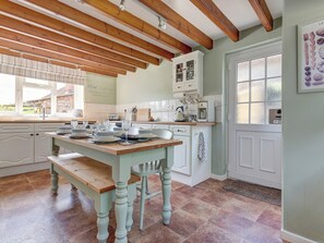 Dining - A lovely, spacious holiday cottage in an Area of Outstanding Natural Beauty. (Stiffkey)