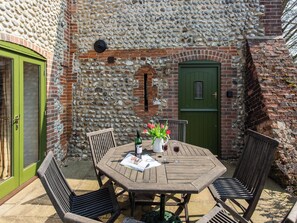Outdoor dining - 3 bedroom accommodation in Bodham, near Sheringham (Bodham, near Sheringham)