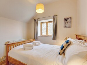 3 bedrooms, free WiFi - 3 bedroom accommodation in Bodham, near Sheringham (Bodham, near Sheringham)