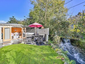 Outdoor dining - 2 bedroom accommodation in Milton Combe, near Yelverton (Milton Combe, near Yelverton)
