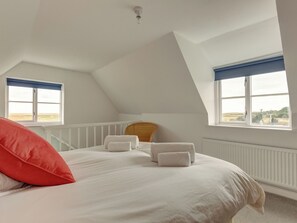 1 bedroom, free WiFi - One-bedroom detached cottage with stunning sea views over the marshes. (Salthouse)