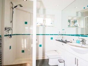 Towels - A cute and characterful cottage in a charming coastal port. (Blakeney)