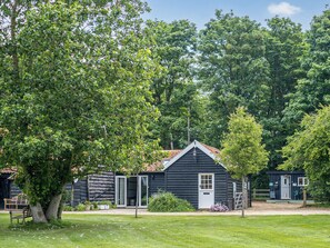 Exterior - 1 bedroom accommodation in Hacheston, near Wickham Market (Hacheston, near Wickham Market)