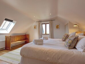 3 bedrooms, free WiFi - Open plan living accommodation with bi-fold doors. (West Beckham)
