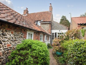 Exterior - Honey Barrell Cottage (Stiffkey)