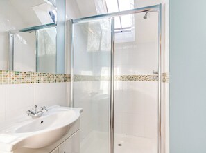 Towels - Upmarket holiday home for a large group in the lovely North Norfolk area. (West Beckam, near Blakeney)