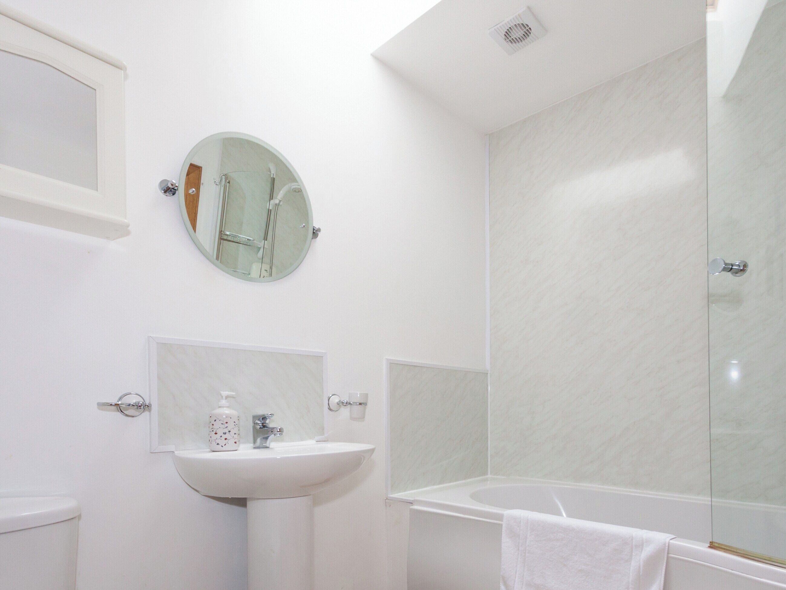 A bathroom with a toilet, sink, and bathtub.