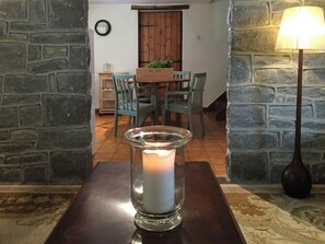 Dining - 2 bedroom accommodation in Over Haddon, near Bakewell (Over Haddon, near Bakewell)