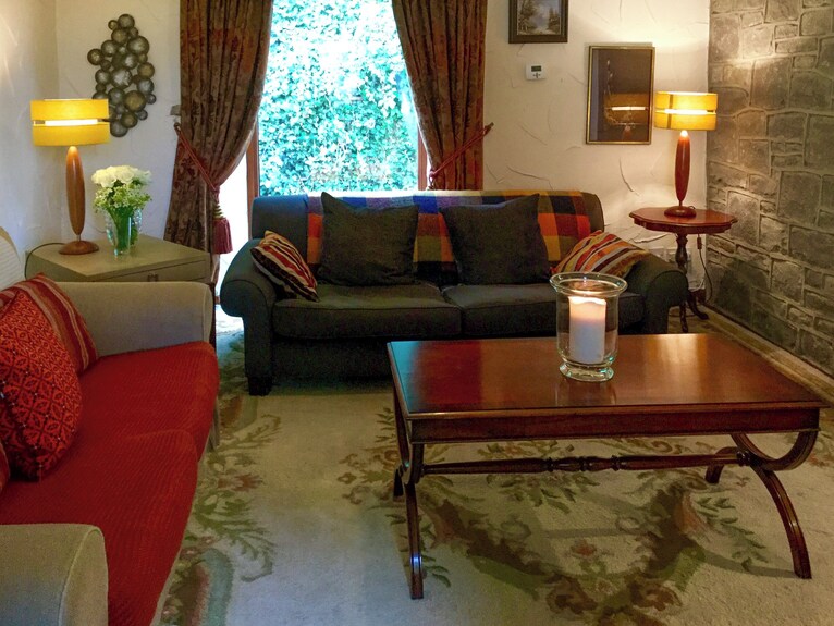 2 Bedroom Accommodation In Over Haddon, Near Bakewell - Bakewell
