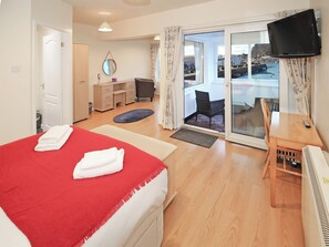 3 bedrooms, free WiFi - Rivers Edge Penthouse (Porthmadog)