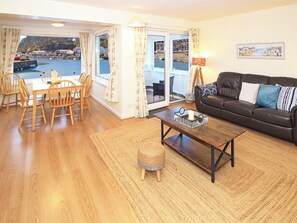 TV - Rivers Edge Penthouse (Porthmadog)