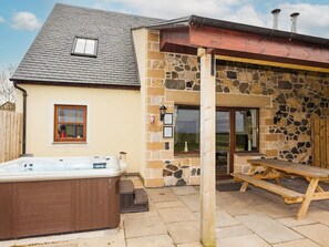 Outdoor dining - Two Eden Cottage - UKC6254 (Linlithgow)