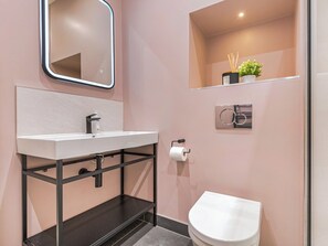 Towels - Wow, a stunning luxury rural retreat. (Cowan Head)