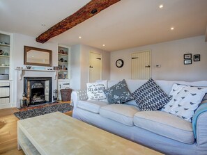 TV, fireplace - 3 bedroom accommodation in Stiffkey (Stiffkey)
