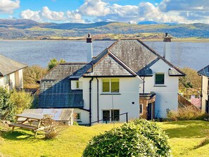 Exterior - 4 bedroom accommodation in Borth Y Guest, near Porthmadog (Borth Y Guest, near Porthmadog)