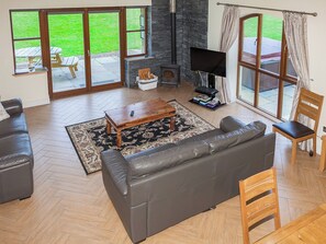TV, fireplace - Laurel Cottage - UKC6256 (Linlithgow)
