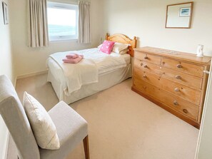 4 bedrooms, free WiFi - 4 bedroom accommodation in Craignish, near Ardfern (Craignish, near Ardfern)