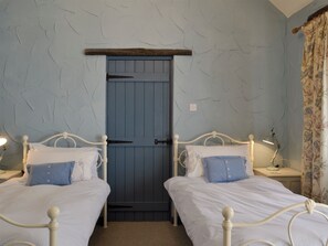 2 bedrooms, free WiFi - 2 bedroom accommodation in Over Haddon, near Bakewell (Over Haddon, near Bakewell)