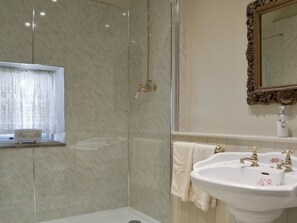 Bathroom - 2 bedroom accommodation in Over Haddon, near Bakewell (Over Haddon, near Bakewell)