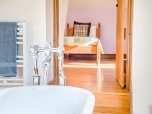6 bedrooms, free WiFi - 6 bedroom accommodation in Weston-super-Mare (Weston-super-Mare)