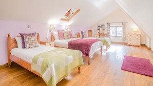 Room - 6 bedroom accommodation in Weston-super-Mare (Weston-super-Mare)