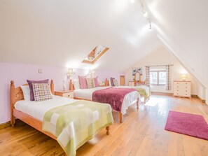 6 bedrooms, free WiFi, bed sheets - 6 bedroom accommodation in Weston-super-Mare (Weston-super-Mare)