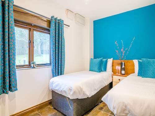 6 bedroom accommodation in Weston-super-Mare