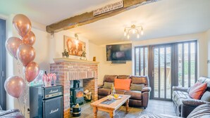 Living area - 6 bedroom accommodation in Weston-super-Mare (Weston-super-Mare)