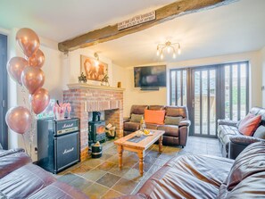 TV, fireplace - 6 bedroom accommodation in Weston-super-Mare (Weston-super-Mare)
