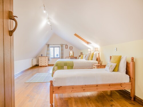 6 bedroom accommodation in Weston-super-Mare