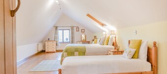 6 bedroom accommodation in Weston-super-Mare