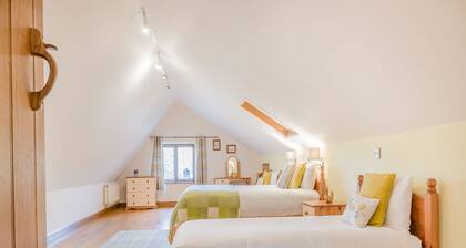 6 bedroom accommodation in Weston-super-Mare