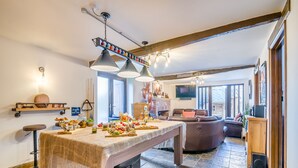 Dining - 6 bedroom accommodation in Weston-super-Mare (Weston-super-Mare)
