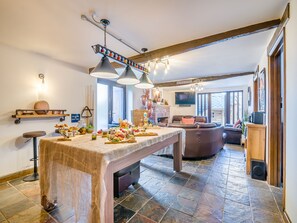 Dining - 6 bedroom accommodation in Weston-super-Mare (Weston-super-Mare)