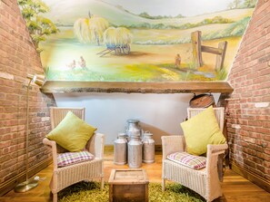 Interior - 6 bedroom accommodation in Weston-super-Mare (Weston-super-Mare)