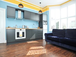 Interior - Bailey Studio Apartment - UKC6337 (Cheltenham)