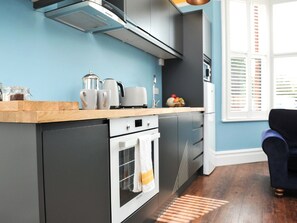 Private kitchen - Bailey Studio Apartment - UKC6337 (Cheltenham)