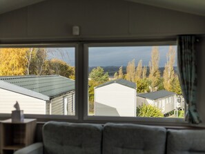 Interior - 3 bedroom accommodation in Poole (Poole)