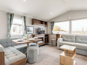 Living area - 3 bedroom accommodation in Poole (Poole)